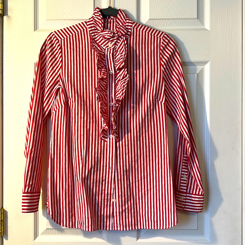 Festive ruffle Vineyard Vines button down top.